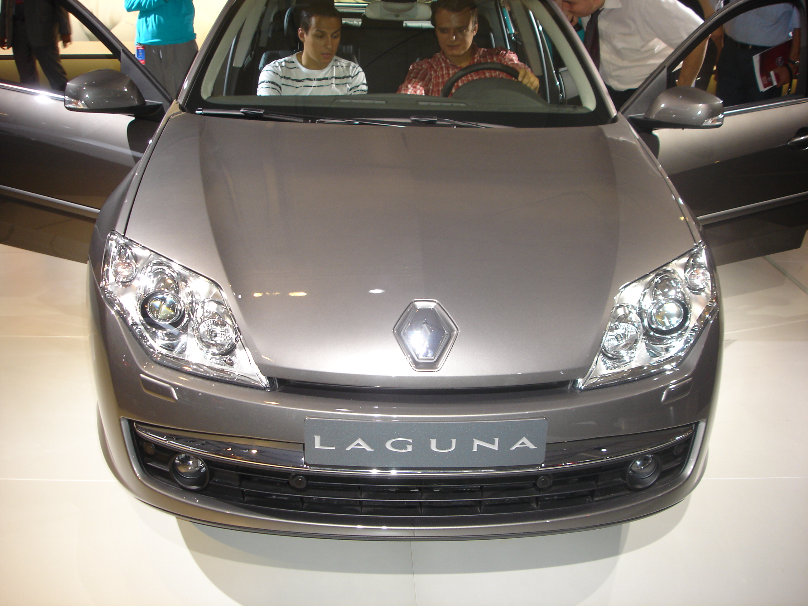 Renault_Laguna_3_(2007).JPG